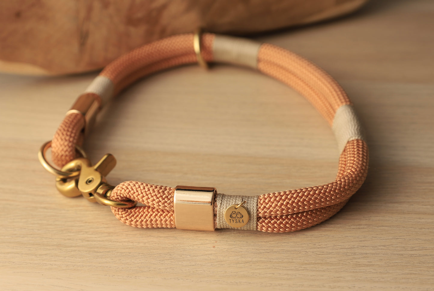 Collier porte-médaille corde double